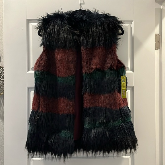 Faux fur Gianni Bini vest. Navy, burgundy and dark green. New with tags. Small - Picture 1 of 5